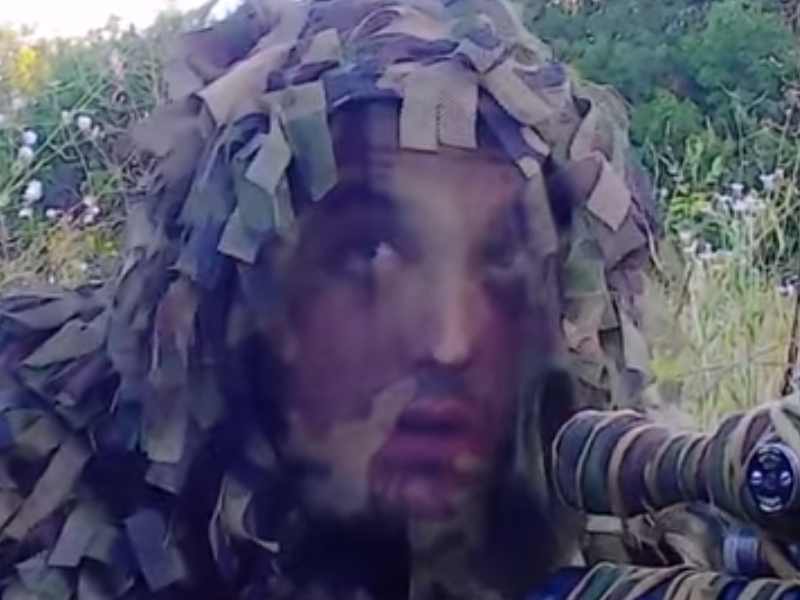 Сепаратисти «засвітили» свого снайпера, який полює на українських офіцерів