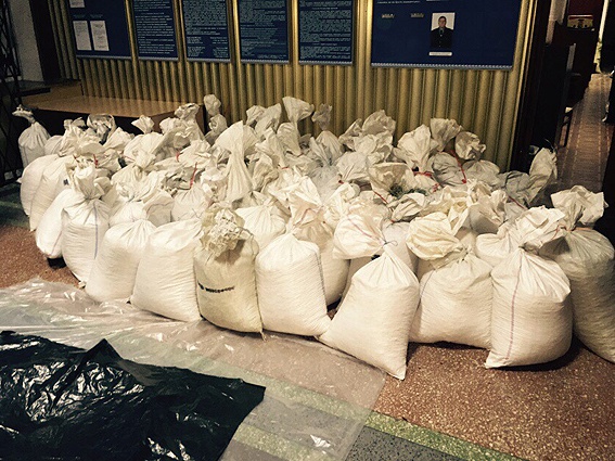 На Рівненщині вилучили 2,5 тонни бурштину, який мали відправити за кордон люди з групи екс-нардепа регіонала