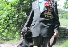 Собака Найда тримає 90-річного ветерана в селі