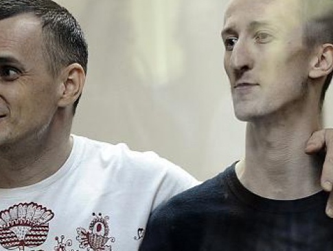 Під час оголошення ганебного вироку у суді Ростова Кольченко і Сенцов заспівали Гімн України
