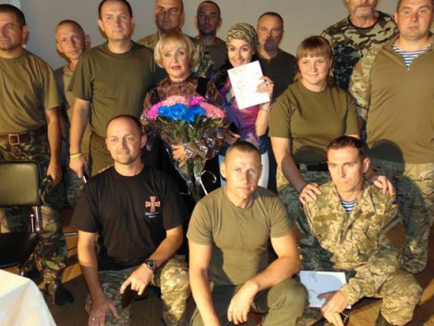Ада Роговцева з’їздила до десантників у зону АТО