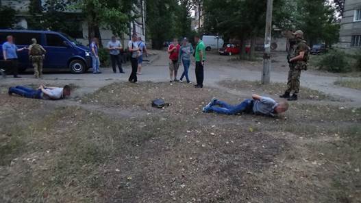 На Луганщині затримали групу міліціонерів — організаторів наркоторгівлі (відео затримання)