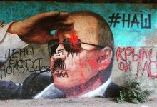 У Криму малюють Путіна зі свастикою