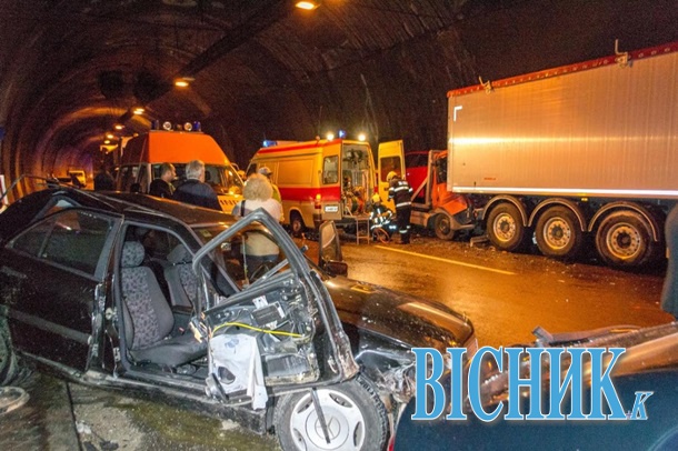 У Болгарії в тунелі зіткнулося понад півсотні автомобілів