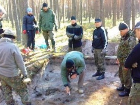 На Рівненщині знайшли братську могилу польських солдатів
