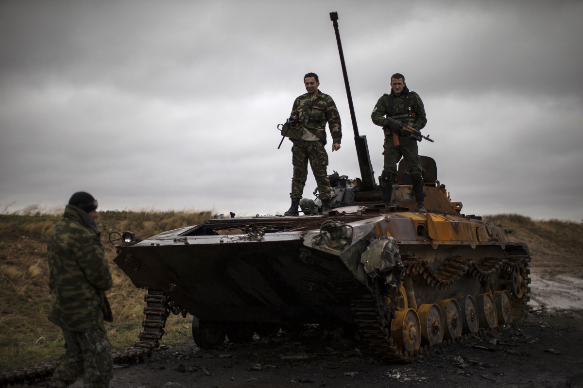 Бойовики під прикриттям бронетехніки намагаються наближатися впритул до українських позицій