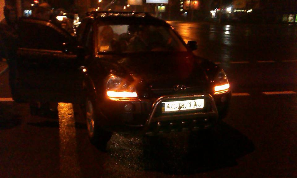 У Луцьку таксисти затримали п’яного водія, який розбив їхнє авто
