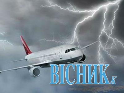 І природа каже своє «фе»: в російський літак влучила блискавка