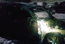 У Луцьку спалили дороге авто, яке належало родині чиновника з МВС