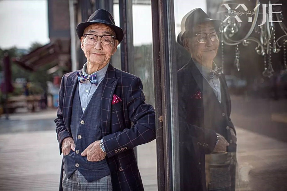 У Китаї онук перетворив 85-річного діда на ікону стилю