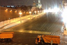 Проти ночі у Москві перекрили Червону площу, з Кремля виїхала швидка