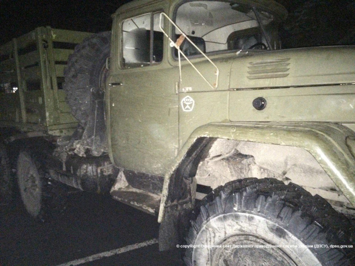 Луцькі прикордонники зупинили прорив вантажівки з Білорусі
