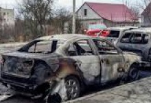 В одному дворі Нововолинська одночасно згоріли три автівки