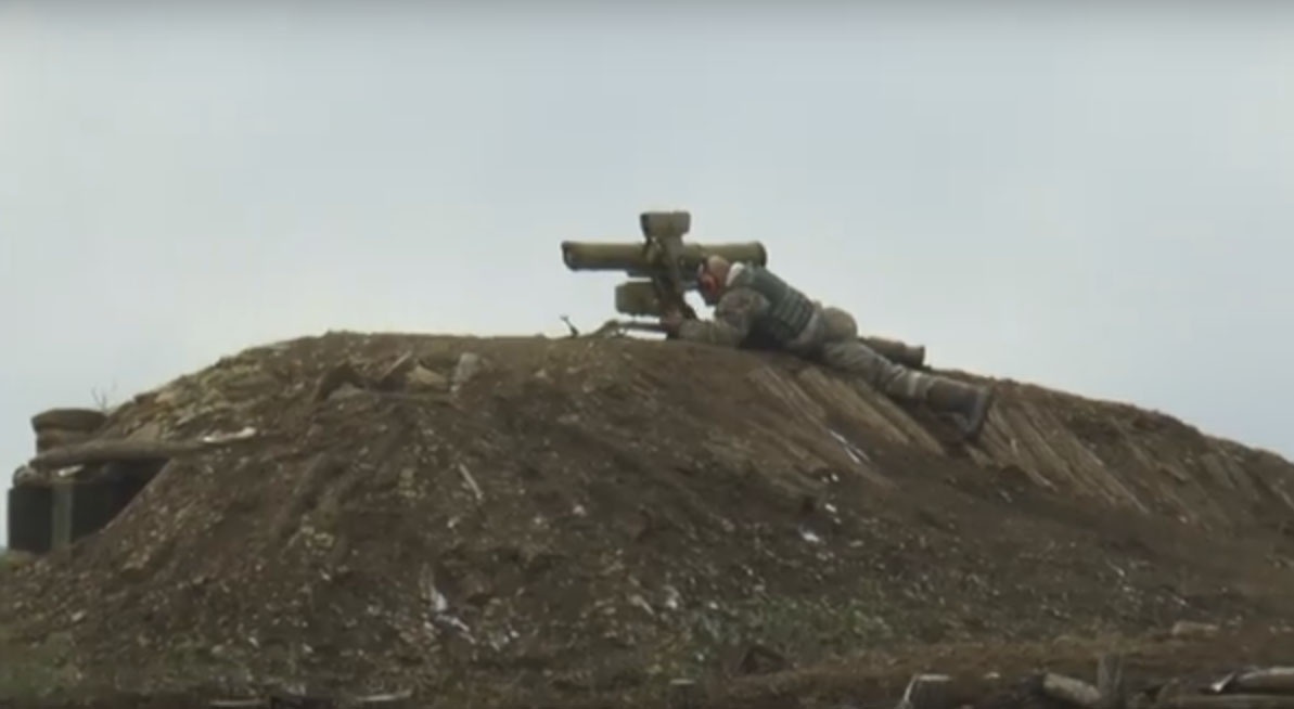 Українські військові відзняли ураження танка бойовиків ПТУРом (відео)