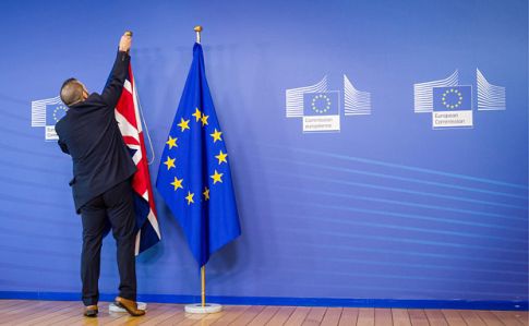 Британці проголосували за вихід з ЄС і у перший же день зіштовхнулися з проблемами