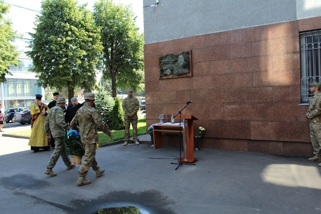 У Луцьку на приміщенні СБУ встановили дошку загиблому офіцеру