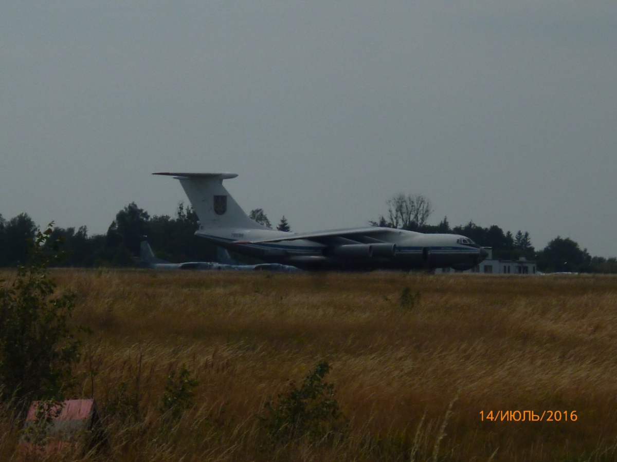До Луцька прилетіла військово-транспортна авіація — будуть навчання десантників