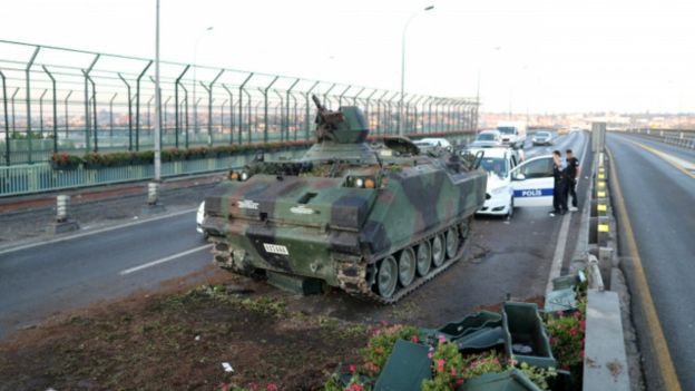 Спроба військового перевороту в Туреччині провалилася: багато вбитих, поранених і арештованих
