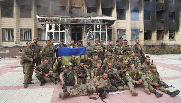 Рівно два роки тому взвод українського спецназу відбив Торецьк (Дзержинськ) у 200 бойовиків (відео боїв)