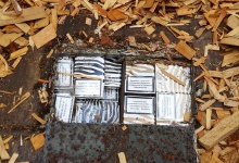 На Волині у вагонах з тирсою виявили тисячі пачок цигарок