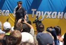 Савченко під час виступу в Одесі закидали яйцями