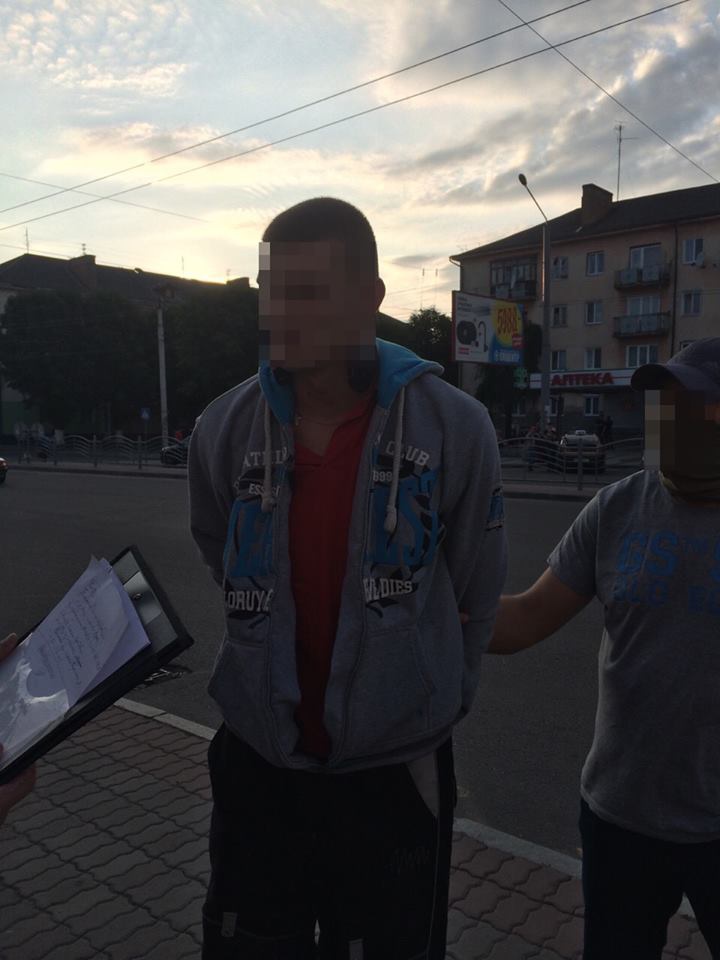 У Луцьку затримали поліцейського-наркодилера