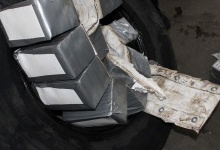 У «Ягодині» затримали вантажівку з шинами «накачаними» цигарками