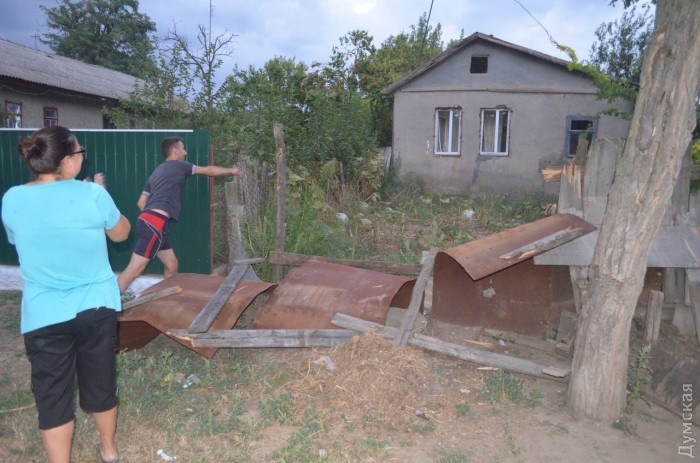 На Одещині селяни громили будинки циган через вбивство дитини (відео)