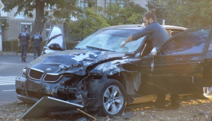 Водій BMW насмерть збив чотирьох дорожників (ФОТО) 18+