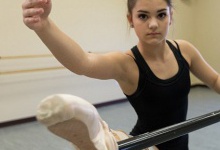 Безнога балерина виступає на протезі