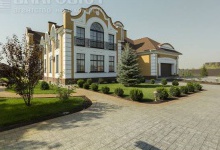 Колишній настоятель храму у Низкиничах продає будинок за 34 мільйони гривень