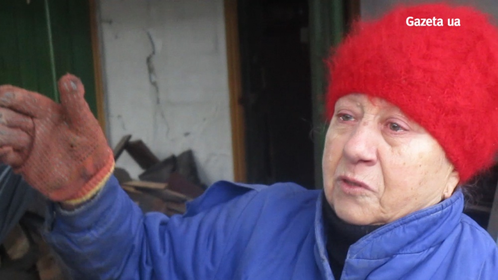 «Нікуди крім України я не хочу» — жителька Мар’їнки після обстрілів бойовиків. ВІДЕО