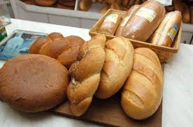 У магазині залишають хліб для бідних