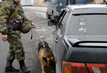 У машині волинянина на Донеччині службовий собака виявив арсенал зброї