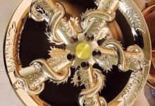 Дорого-багато: китайці зробили різдвяні колеса із золота