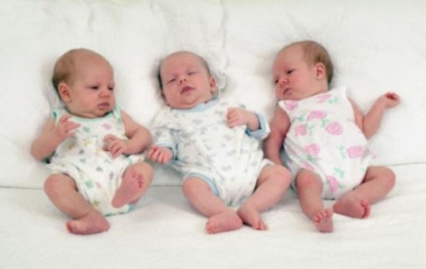 Народила трійню — двох дівчаток та хлопчика