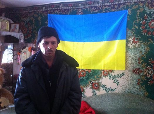 Коригувальник артилерії бойовиків в Авдіївці тримав удома розгорнутий Прапор України для «маскування»