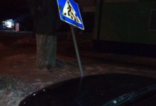 У Луцьку автівка збила дорожній знак через інсульт водія