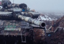 Українських бійців на двох напрямках атакували танки: є жертви