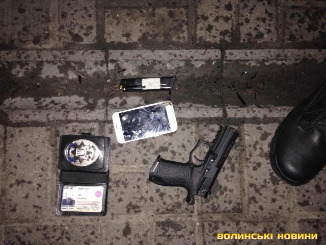 У Луцьку п’яний поліцейський з Київщини погрожував перехожим пістолетом