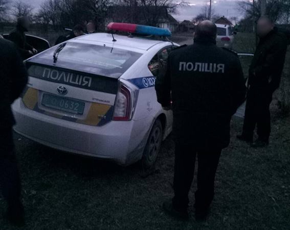 На Волині поліцейські-хабарники на службовій машині тікали від колег, які намагалися їх затримати