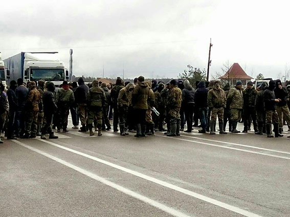 Бурштинова лихоманка на Рівненщині: перестрілка з поліцією. блокування траси