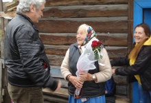 Василь Шкляр приїхав у село на Волині, щоб привітати з ювілеєм зв’язкову УПА