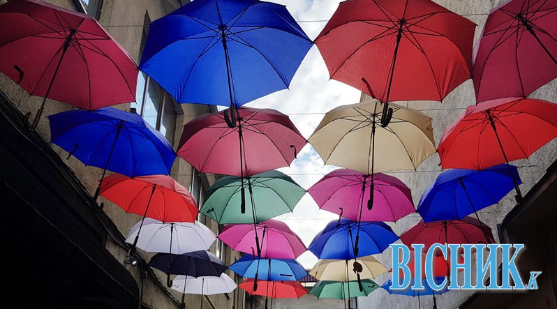 В Ужгороді є вулиця з парасольками