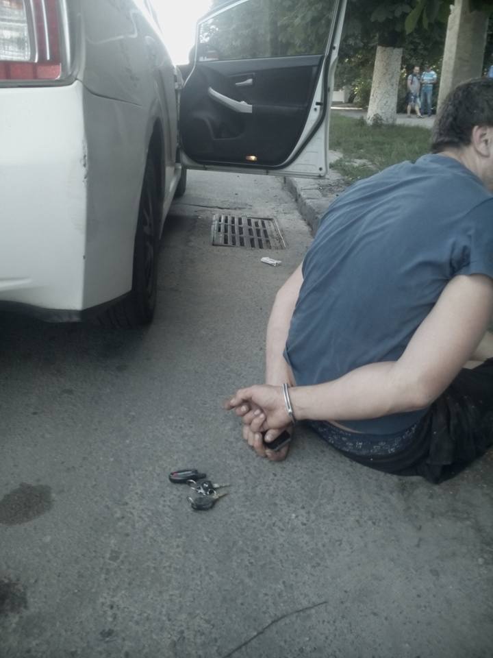 У Луцьку неадекватний водій намагався з’їсти ключі від авто