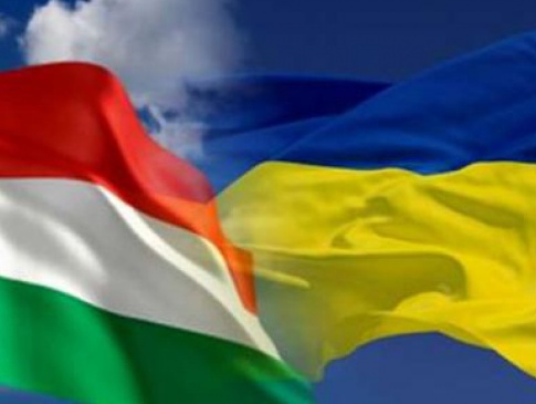 Угорщина дозволила українцям працювати за безвізом