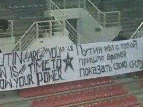 У Києві побили фанатів ПАОКа за провокаційний банер про Путіна на матчі з «Олімпіком»