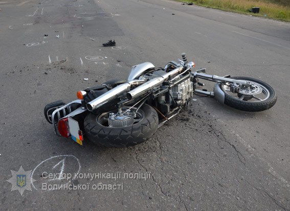 На Волині внаслідок ДТП тіло мотоцикліста розірвало навпіл