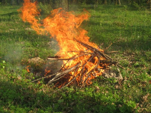Запалили вогнище – мало самі не згоріли