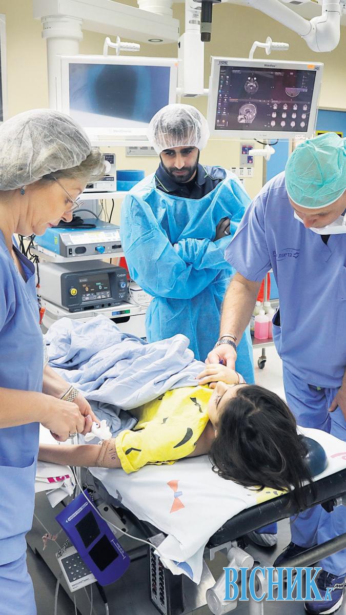 Унікальна операція: в Ізраїлі дівчинці відрізали голову й… успішно пришили!